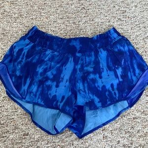 Rare Lululemon Blue Tie Dye Hotty Hot Shorts 2.5” Size 6